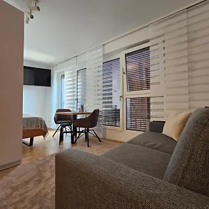 High Class - Design - Favorite Place - Full Equipment - Public Transport Apartment Nürnberg